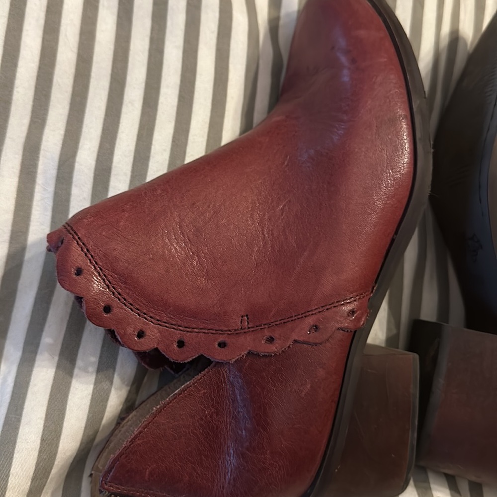 Red booties - Picture 3 of 6
